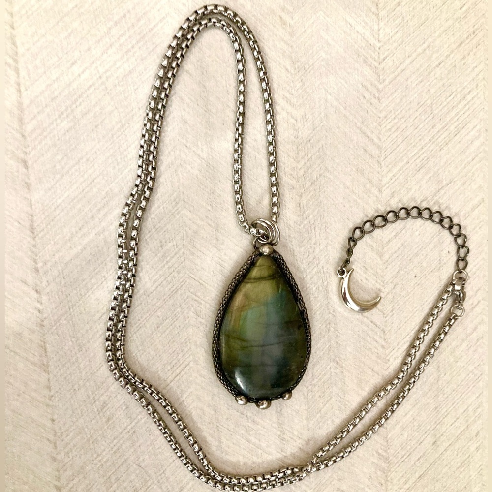 Natural dark blue green iridescent flash labradorite gemstone boho moon necklace - Picture 10 of 14